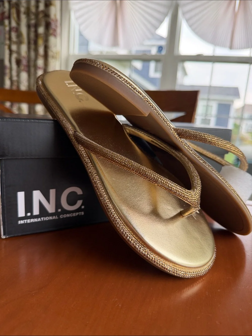 INC International Concepts Gold Metallic Thong Sandals Women’s Sz 8